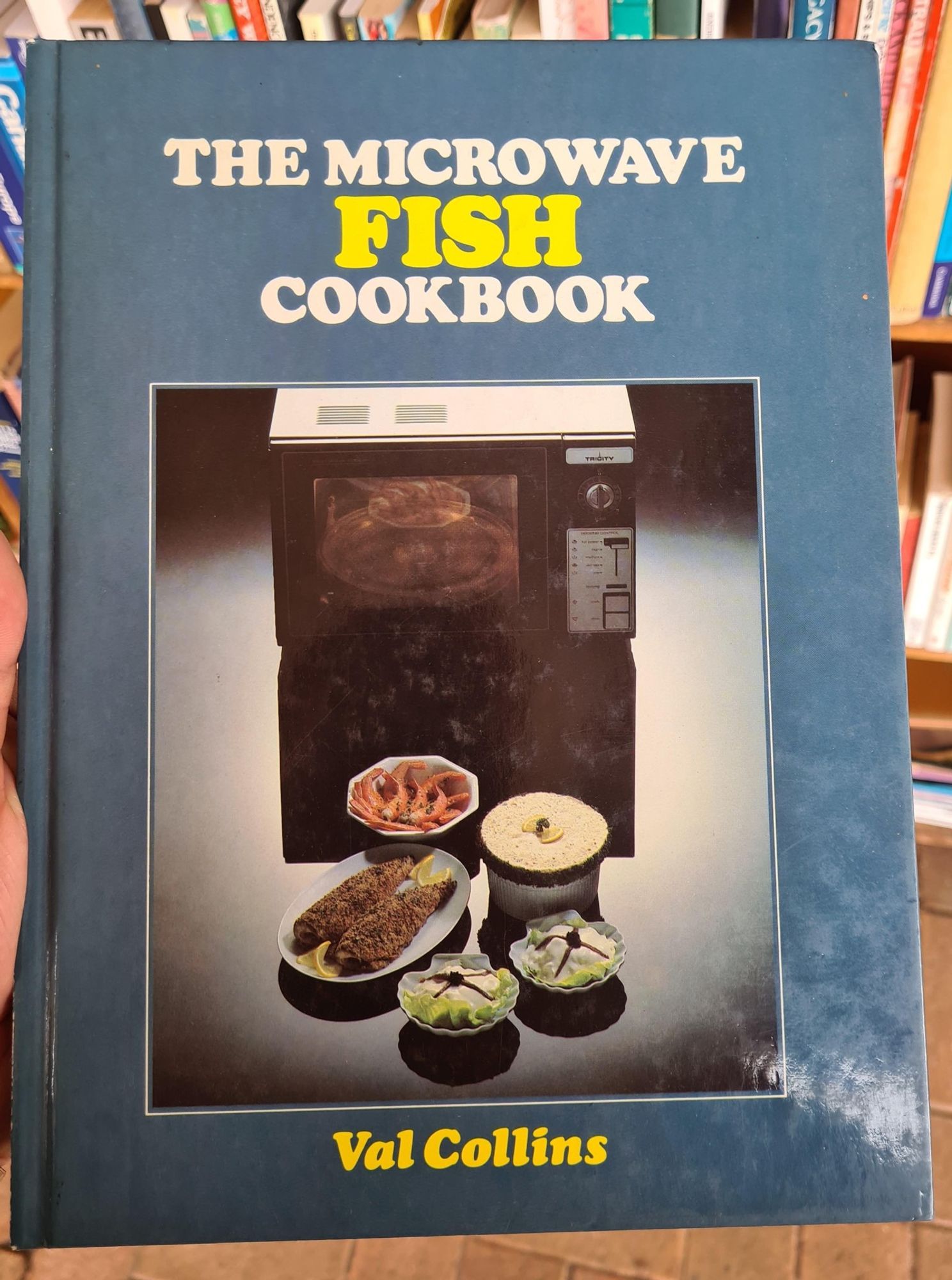 Cover of a cookbook: The Microwave Fish Cookbook by Val Collins